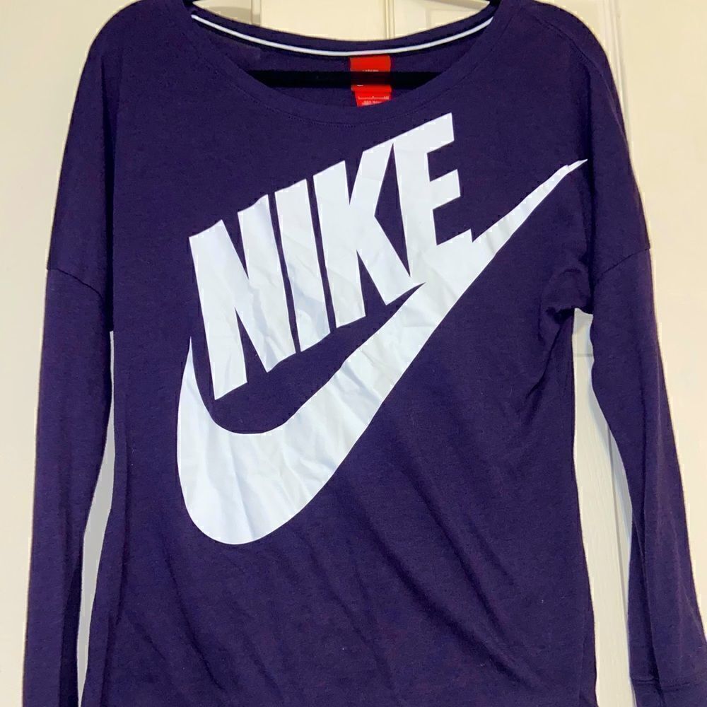 Long sleeve Nike logo tee size small